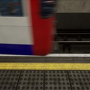 train overhanging at oxford circus SB