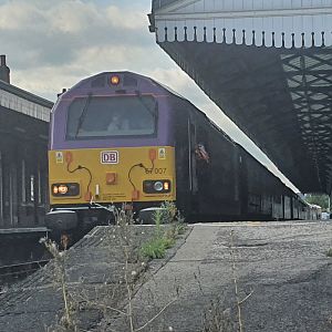 67007 stops at Salisbury Platform R to the East Yard