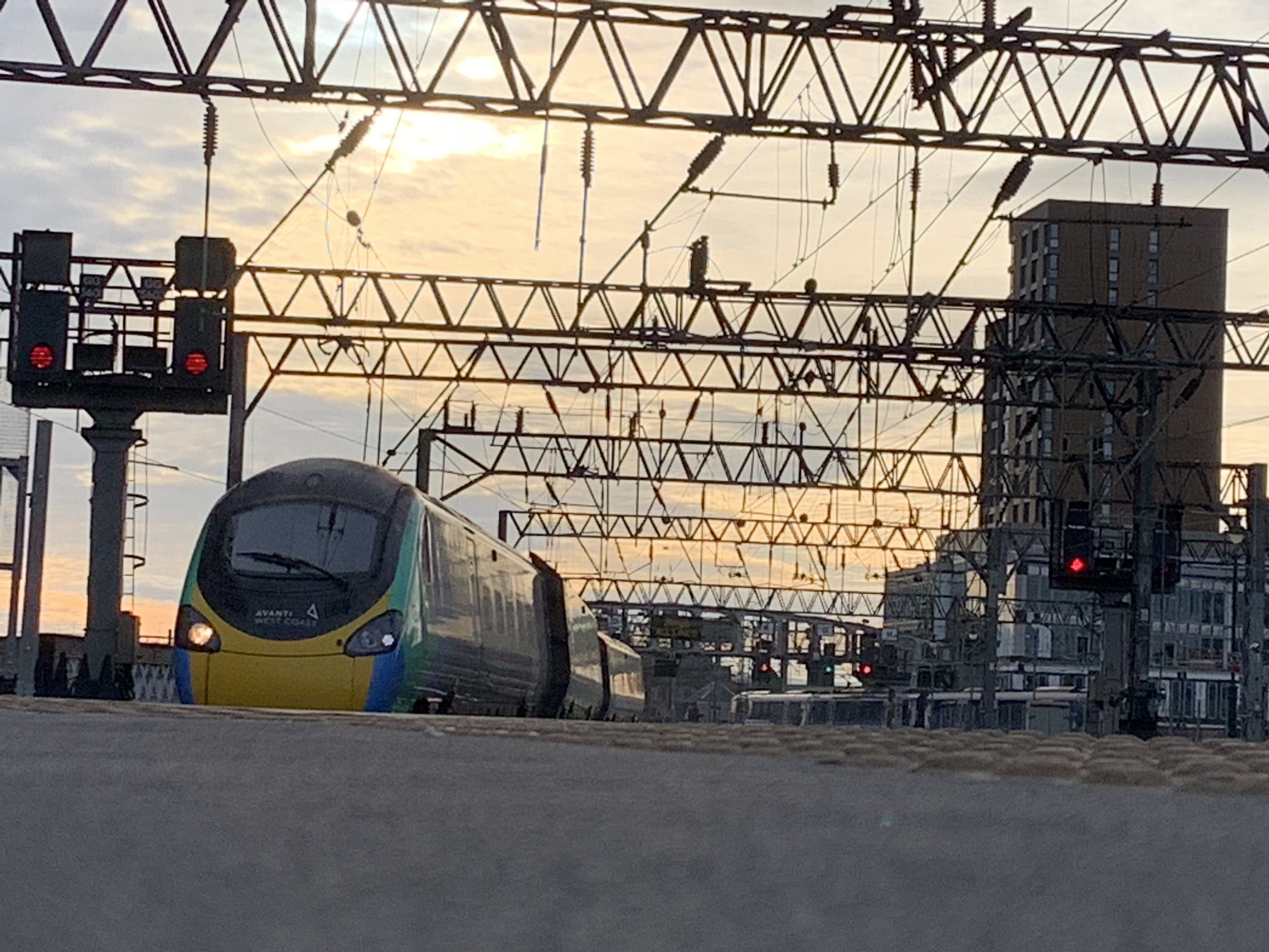 390121 snaking her way into Glasgow Central